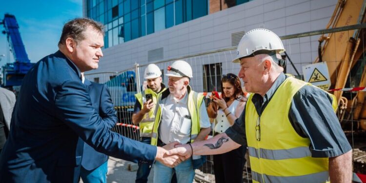 se-prelungeste-contractul-pentru-finalizarea-centrului-de-arsi-de-la-targu-mures.-investitia,-aflata-la-90%-din-executie