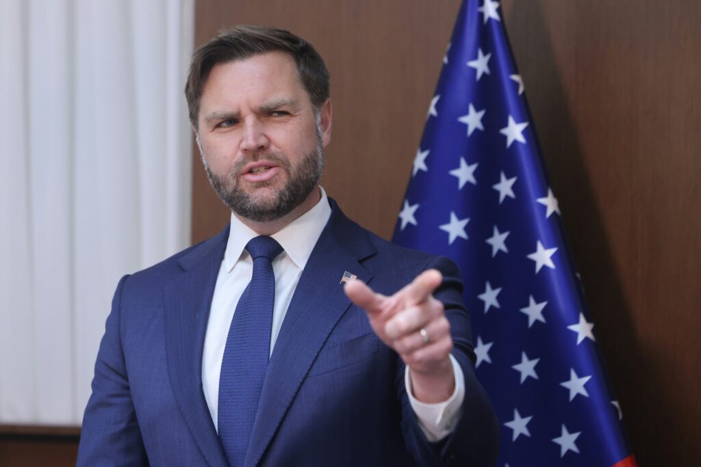 jd-vance-condamna-uciderea-inacceptabila-a-unui-student-alb-in-marea-britanie-cum-ii-raspunde-guvernul-de-la-londra-–-hotnews.ro
