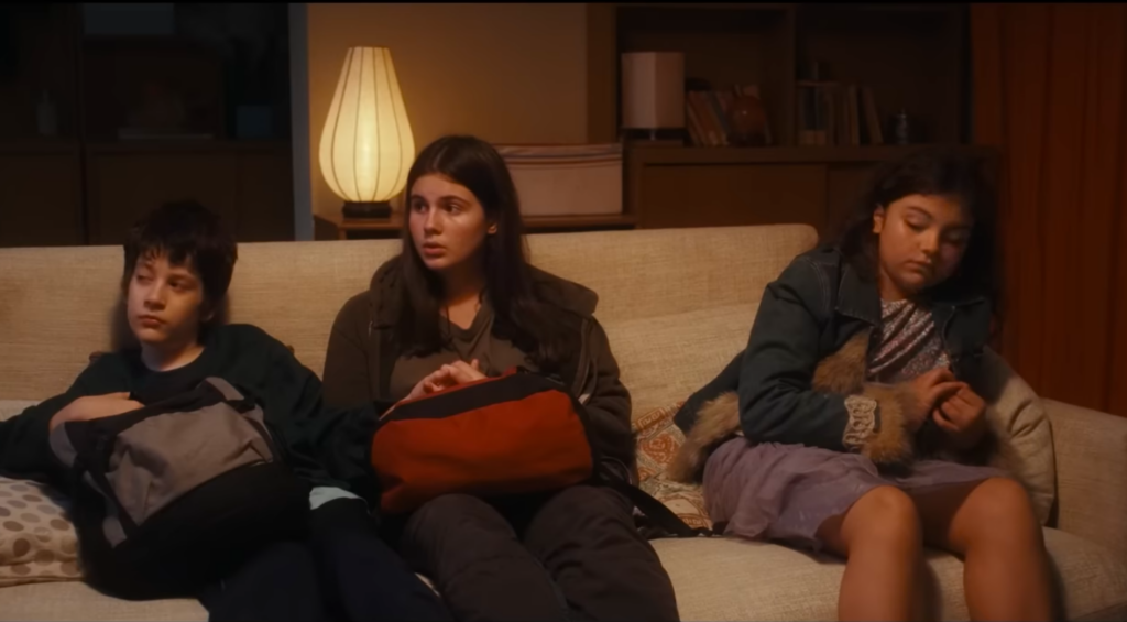 filmul-care-incearca-sa-inteleaga-drama-copiilor-cu-parintii-plecati-in-strainatate-regizor:-acesti-copii-capata-un-tip-de-rezerva-in-legaturile-cu-ceilalti-–-hotnews.ro