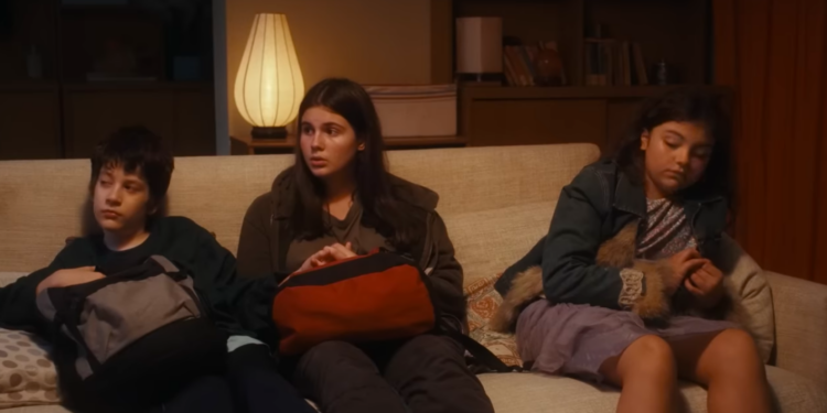 filmul-care-incearca-sa-inteleaga-drama-copiilor-cu-parintii-plecati-in-strainatate-regizor:-acesti-copii-capata-un-tip-de-rezerva-in-legaturile-cu-ceilalti-–-hotnews.ro