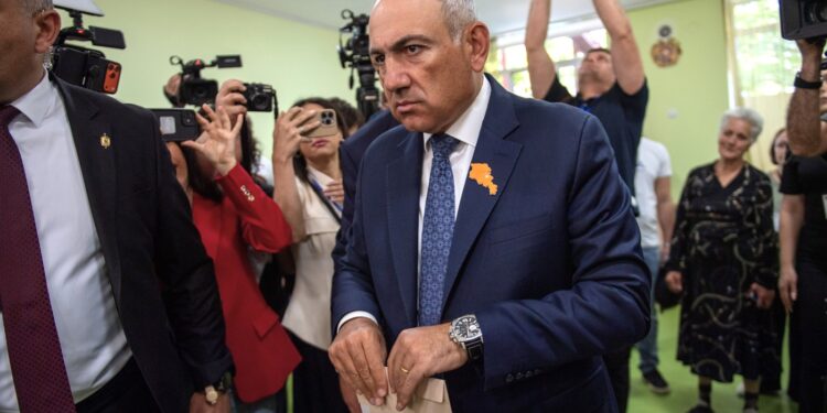 live:-1500000-de-oameni-din-2500000-au-votat-la-alegerile-cruciale-din-armenia-sondaje-contradictorii-la-iesirea-de-la-urne-–-hotnews.ro