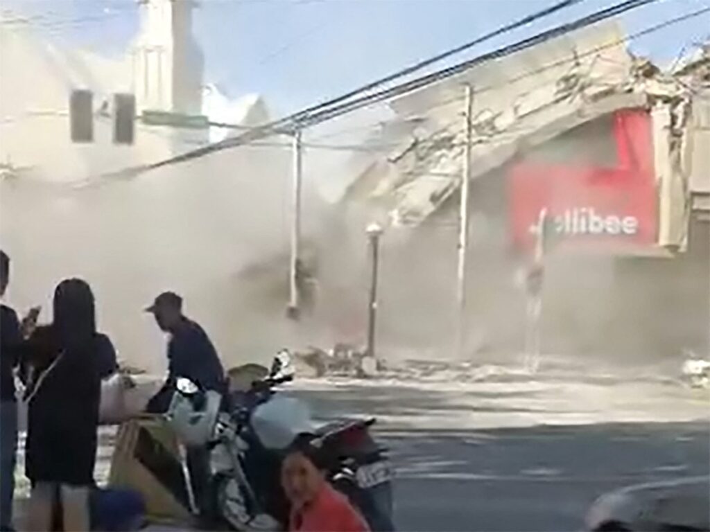 alerte-de-tsunami-dupa-un-cutremur-cu-magnitudinea-7,8-in-filipine-mai-multe-victime-in-urma-puternicului-seism-–-hotnews.ro