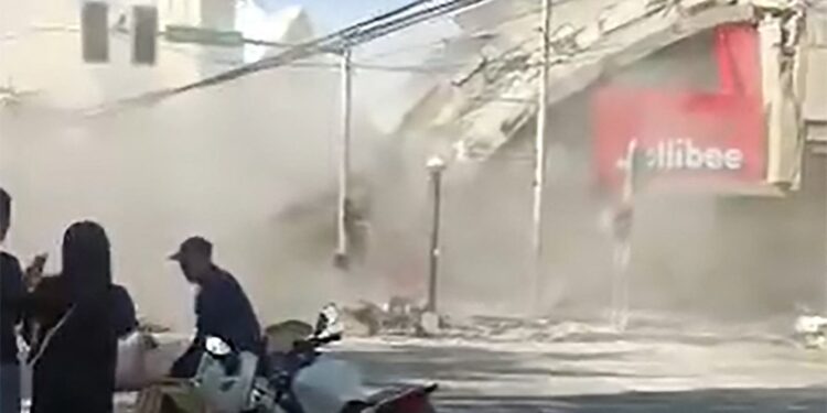 alerte-de-tsunami-dupa-un-cutremur-cu-magnitudinea-7,8-in-filipine-mai-multe-victime-in-urma-puternicului-seism-–-hotnews.ro