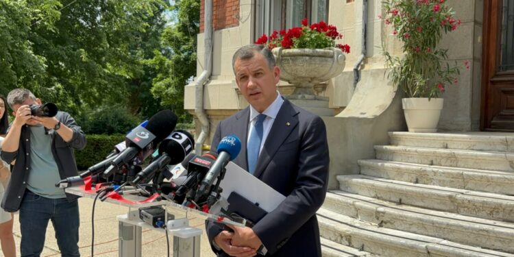 tomac-il-lauda-pe-bolojan-pentru-reformele-importante-si-se-angajeaza-sa-le-continue.-atunci-de-ce-a-mai-fost-demis-bolojan?