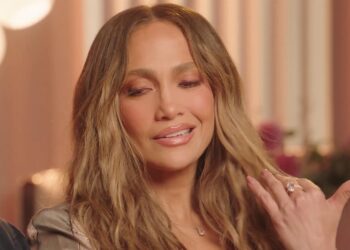 scena-explicita-din-cel-mai-popular-film-de-acum-de-pe-netflix,-cu-jennifer-lopez,-care-i-a-traumatizat-pe-spectatori-–-hotnews.ro