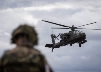 elicopter-de-lupta-apache-al-armatei-sua,-prabusit-in-apropierea-stramtorii-ormuz-–-hotnews.ro