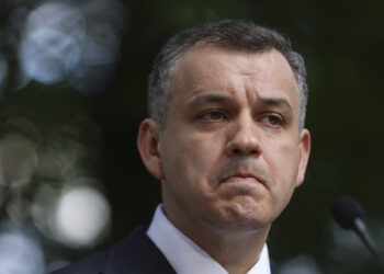 eugen-tomac,-despre-varianta-sa-si-depuna-in-scurt-timp-mandatul-de-premier-desemnat-:-circula-un-zvon-–-hotnews.ro
