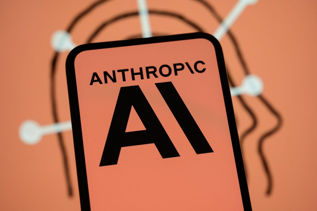 anthropic-tocmai-a-lansat-public-fable-5,-cel-mai-puternic-model-al-sau-de-ai,-din-clasa-mythos-tariful-dublu-cerut-–-hotnews.ro
