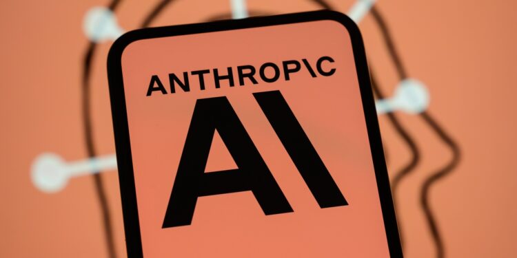 anthropic-tocmai-a-lansat-public-fable-5,-cel-mai-puternic-model-al-sau-de-ai,-din-clasa-mythos-tariful-dublu-cerut-–-hotnews.ro