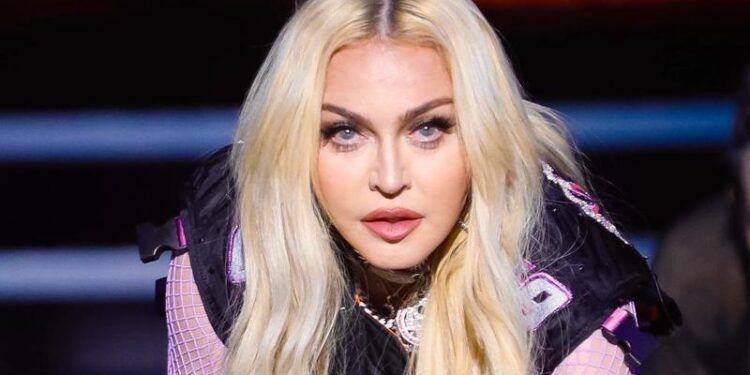 madonna-a-lansat-un-scurtmetraj-in-care-apar-kate-moss-si-sabrina-carpenter-videoclipul-a-strans-rapid-1,4-milioane-de-vizualizari-–-hotnews.ro