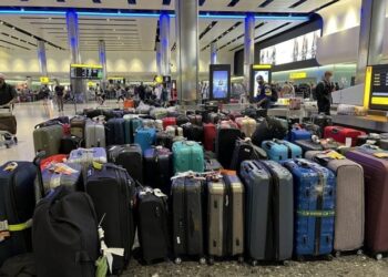 tipul-de-valiza-care-se-pierde-cel-mai-frecvent-in-aeroporturi,-desi-multe-persoane-le-folosesc:-nu-atrag-atentia