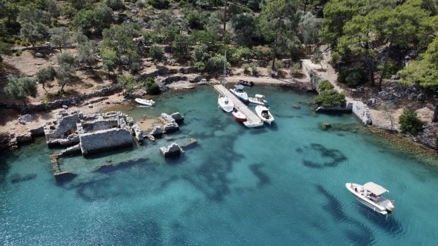 statiunea-cu-plaje-salbatice-unde-cazarea-costa-doar-70-de-euro-si-un-bilet-de-avion-last-minute-incepe-de-la-90-de-euro