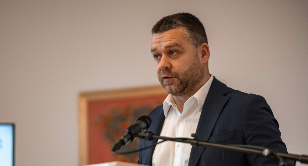 tomac-l-ar-vrea-la-ministerul-dezvoltarii,-dar-ciucu-spune-pas-guvernului
