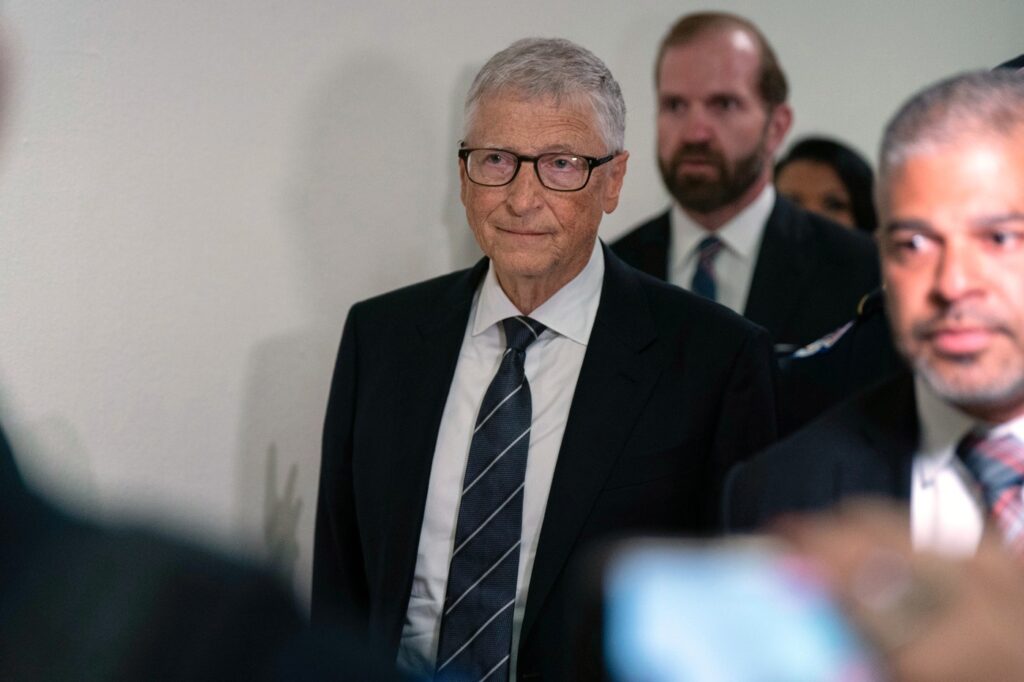 miliardarul-bill-gates-si-relatia-lui-cu-jeffrey-epstein:-ce-le-a-spus-parlamentarilor-americani,-in-spatele-usilor-inchise-–-hotnews.ro