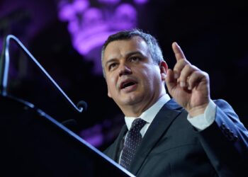 eugen-tomac-si-a-prezentat-programul-de-guvernare:-continua-austeritatea,-dar-promite-sprijin-pentru-mediul-de-afaceri-–-hotnews.ro