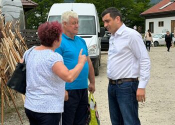 george-simion,-prezent-in-mijlocul-oamenilor-la-negreni.-liderul-aur-a-participat-la-actiunea-aur-te-aude,-organizata-in-targul-din-localitate