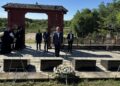 bolojan-a-depus-o-coroana-de-flori-la-cimitirul-romanesc-de-la-tiganca,-in-memoria-soldatilor-romani