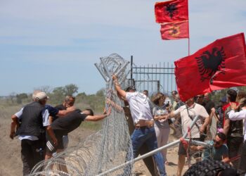 nou-val-de-proteste-in-albania-impotriva-unui-alt-proiect-imobiliar-de-lux-pe-coasta-adriaticii,-dupa-cel-al-ginerelui-lui-trump-–-hotnews.ro