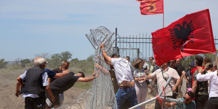 nou-val-de-proteste-in-albania-impotriva-unui-alt-proiect-imobiliar-de-lux-pe-coasta-adriaticii,-dupa-cel-al-ginerelui-lui-trump-–-hotnews.ro