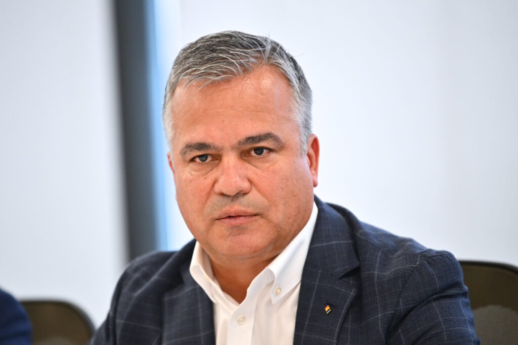 liberalul-adrian-vestea,-noul-premier-desemnat-de-nicusor-dan-imi-doresc-un-guvern-politic-–-hotnews.ro