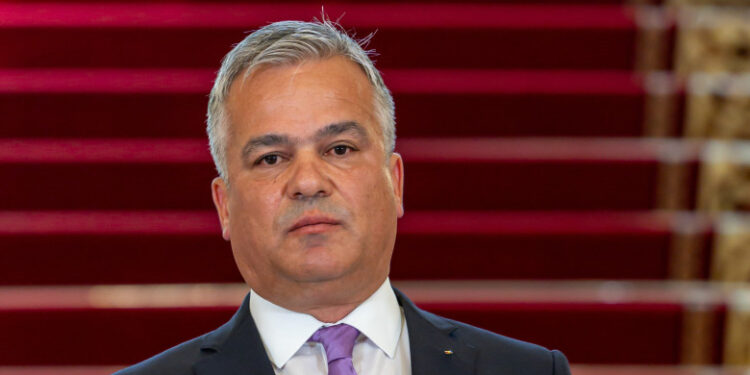 adrian-vestea,-noul-premier-desemnat,-sustine-ca-are-voturile-pentru-ca-guvernul-sau-sa-treaca.-pe-cati-parlamentari-pnl-se-bazeaza