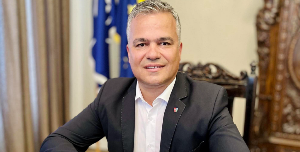 adrian-vestea-a-dezvaluit-cum-i-a-spus-sotiei-ca-va-fi-premier-si-ce-mesaj-i-a-transmis-fiul-cel-mare-cand-a-aflat-de-desemnare