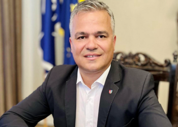 adrian-vestea-a-dezvaluit-cum-i-a-spus-sotiei-ca-va-fi-premier-si-ce-mesaj-i-a-transmis-fiul-cel-mare-cand-a-aflat-de-desemnare