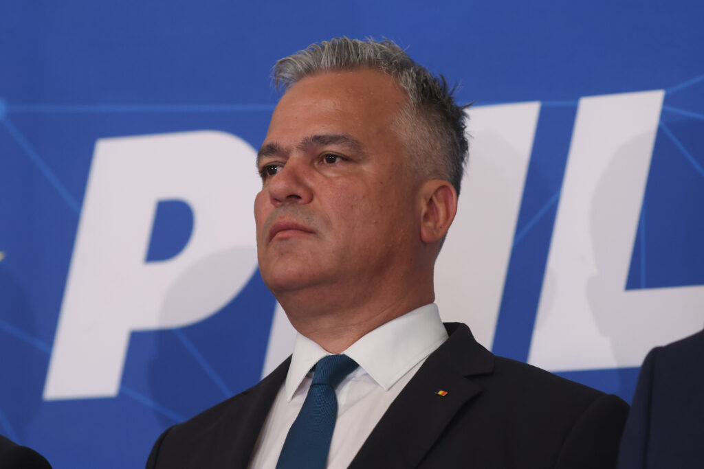 adrian-vestea,-apel-catre-liberali-cu-trei-ore-inainte-de-sedinta-la-care-il-confrunta-pe-bolojan-–-hotnews.ro