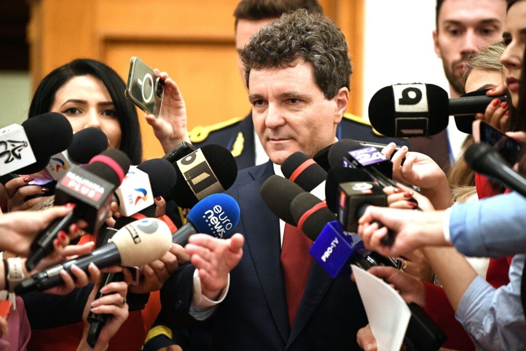 este-nicusor-dan-prizonier?-macar-sa-clipeasca,-ca-sa-stim-si-noi-ca-n-are-voie-sa-vorbeasca-–-hotnews.ro