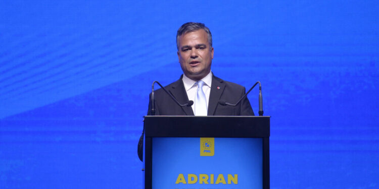 singurele-partide-care-isi-contesta-proprii-premieri:-pnl,-pe-urmele-psd.-paradoxul-rafuielilor-politice-interne-in-romania