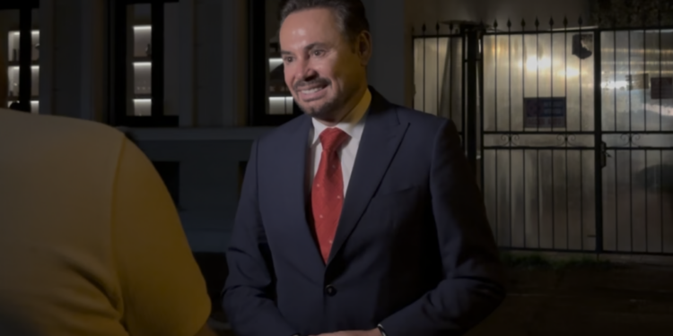gheorghe-falca,-anunturi-despre-adrian-vestea,-in-fata-restaurantului-unde-a-petrecut-cu-sustinatorii-lui-bolojan