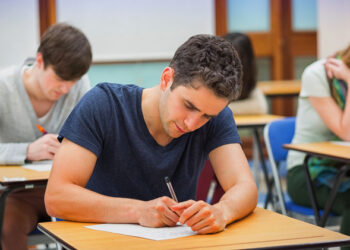 decizia-din-anglia-care-poate-afecta-30000-de-studenti-anual-–-hotnews.ro
