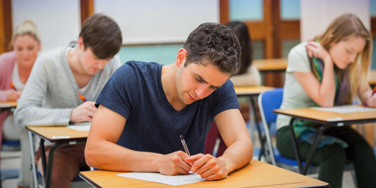 decizia-din-anglia-care-poate-afecta-30000-de-studenti-anual-–-hotnews.ro