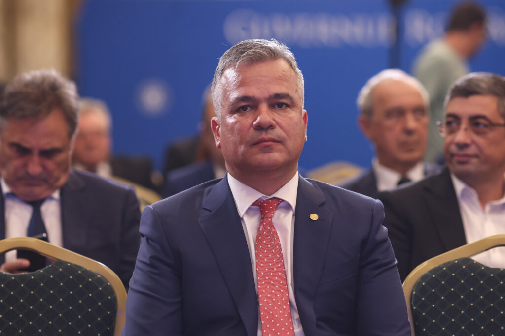 noi-dezvaluiri-din-investigatia-privind-afacerile-imobiliare-ale-lui-adrian-vestea-eu-nu-m-am-intalnit-niciodata-cu-ei-–-hotnews.ro