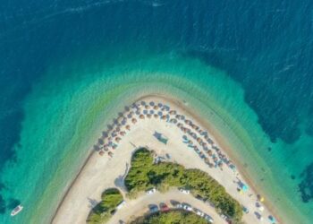 vacante-sub-amenintarea-secetei:-doua-insule-din-grecia-declara-stare-de-urgenta-din-lipsa-de-apa