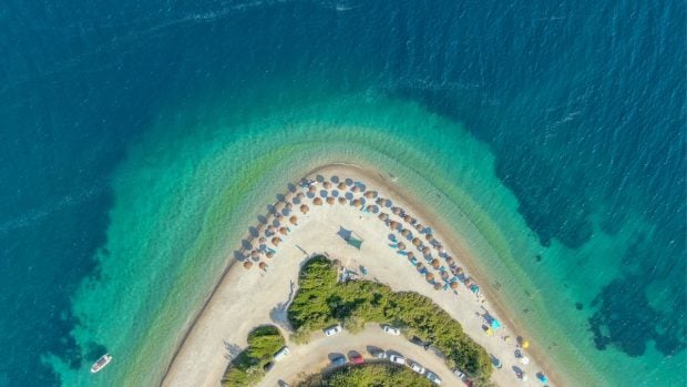 vacante-sub-amenintarea-secetei:-doua-insule-din-grecia-declara-stare-de-urgenta-din-lipsa-de-apa