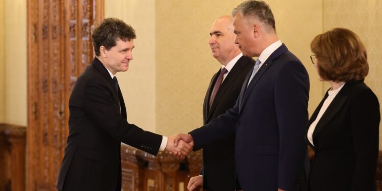 nicusor-dan,-intrebat-direct-daca-desemnarea-lui-vestea-a-fost-o-decizie-buna-ce-descriere-i-a-facut-premierului-desemnat-–-hotnews.ro
