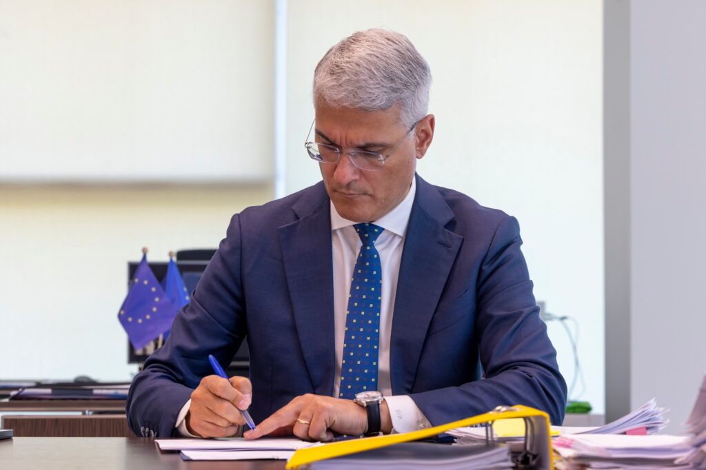 ultima-modificare-a-pnrr,-aprobata-de-bruxelles-romania-inca-mai-poate-spera-la-20-de-miliarde-de-euro-–-hotnews.ro