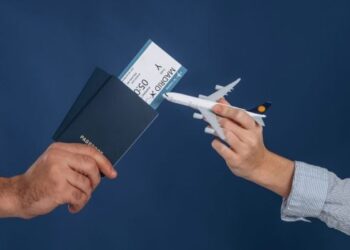 o-fosta-insotitoare-de-bord-a-dezvaluit-un-truc-simplu-si-gratuit-pentru-a-gasi-cele-mai-ieftine-bilete-de-avion