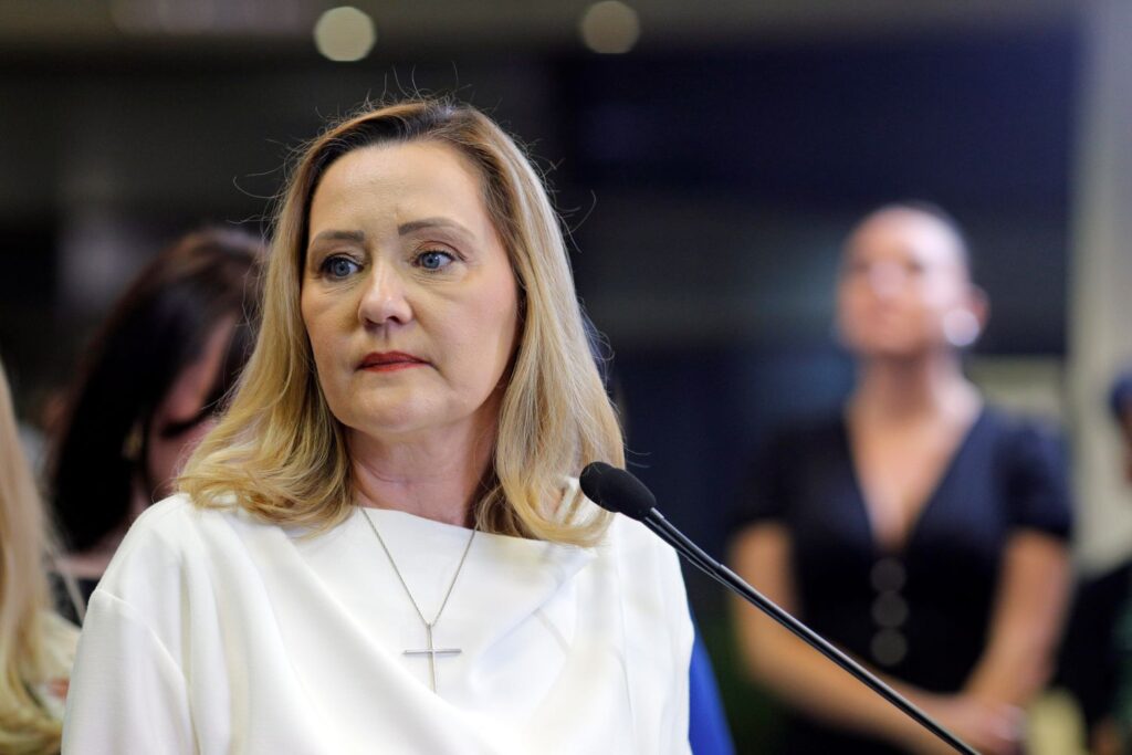 elena-lasconi-face-un-apel-catre-nicusor-dan:-nu-mai-tine-cu-lasitatea-–-hotnews.ro