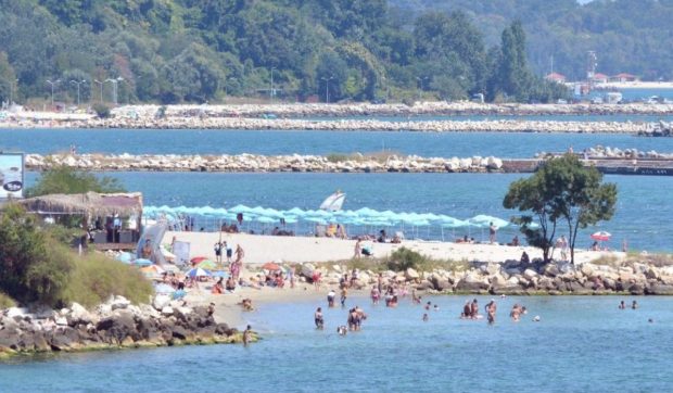 plaja-din-ofitserski-din-varna,-preferata-de-romani,-inchisa-de-urgenta-dupa-o-descoperire-periculoasa