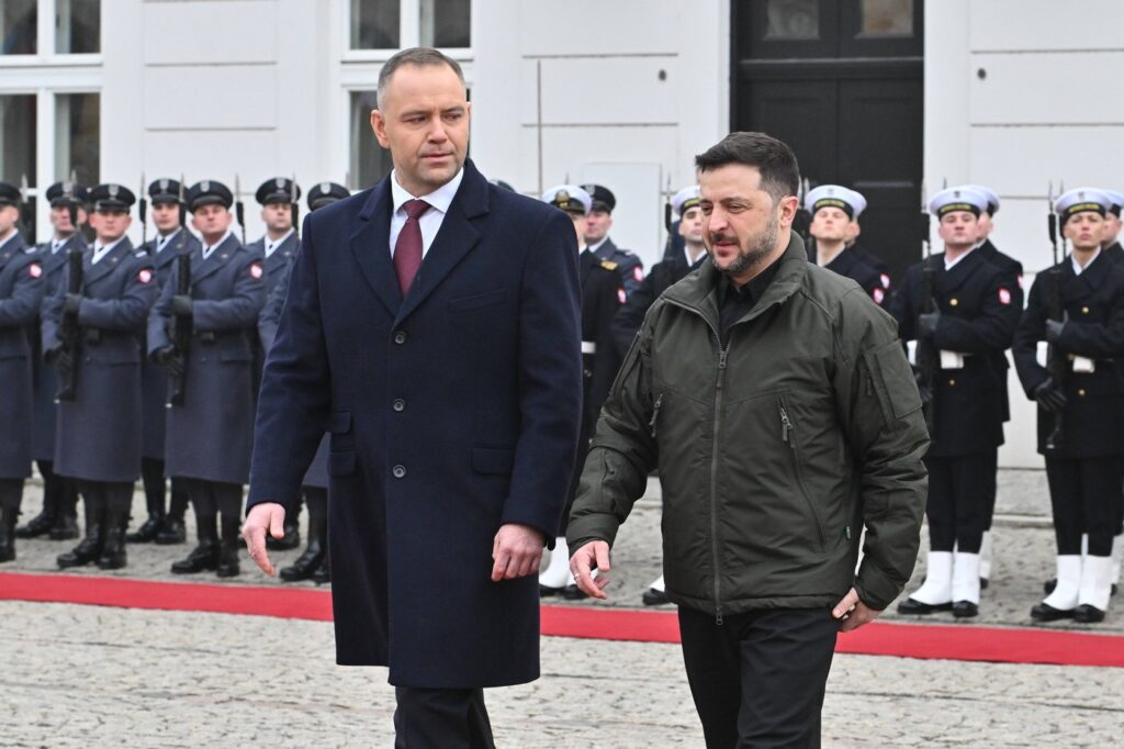 zelenski-a-returnat-decoratia-retrasa-de-presedintele-poloniei-daca-poate-ramane-in-posesia-lui-mussolini-si-gerhard-schroder,-nu-vom-contesta-acest-lucru-–-hotnews.ro