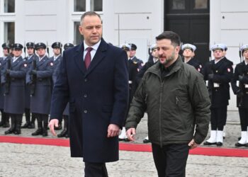 zelenski-a-returnat-decoratia-retrasa-de-presedintele-poloniei-daca-poate-ramane-in-posesia-lui-mussolini-si-gerhard-schroder,-nu-vom-contesta-acest-lucru-–-hotnews.ro