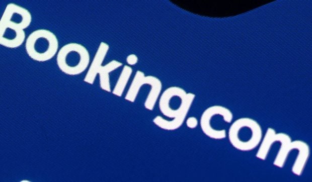 razboi-total-in-turism.-actiunile-booking-s-au-prabusit-dupa-revolta-fara-precedent-a-marilor-hoteluri