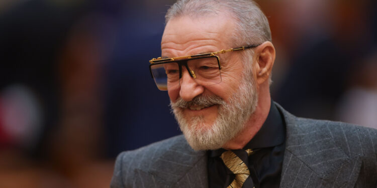 cum-voteaza-becali-la-investirea-guvernului-vestea-si-intrebarile-despre-george-simion-care-l-au-facut-sa-rada:-nu-tine-ala-cont-de-nimic-–-hotnews.ro