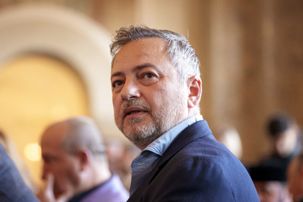 dan-motreanu-(pnl):-guvernul-tradatorilor-nu-a-obtinut-votul-nici-dupa-ce-premierul-desemnat-s-a-umilit-in-fata-aur