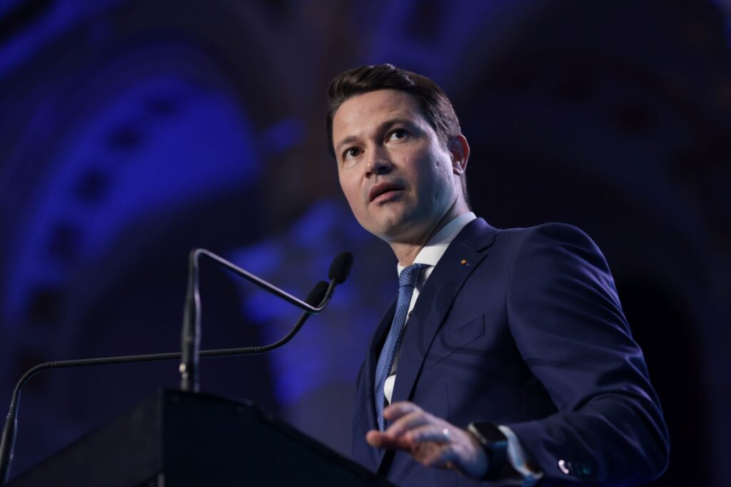 robert-sighiartau:-cei-care-au-votat-guvernul-tradarii-nu-mai-fac-parte-din-pnl-/-liberalii-ii-cer-demisia-lui-sorin-grindeanu-–-hotnews.ro