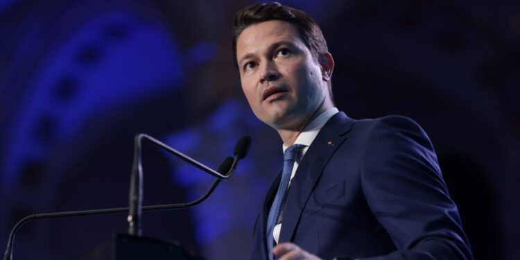 robert-sighiartau:-cei-care-au-votat-guvernul-tradarii-nu-mai-fac-parte-din-pnl-/-liberalii-ii-cer-demisia-lui-sorin-grindeanu-–-hotnews.ro