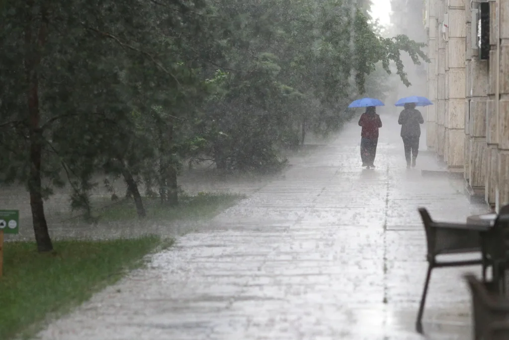 atentionari-meteo-in-rafala-noi-coduri-galbene-de-canicula-si-furtuni-–-hotnews.ro