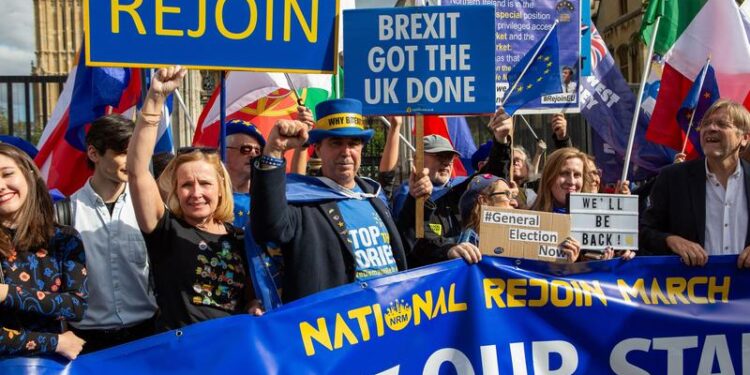 un-cosmar-absolut,-un-haos-total-britanicii-calculeaza-costurile-brexitului,-la-zece-ani-dupa-vot,-si-unii-nu-sunt-deloc-fericiti-–-hotnews.ro